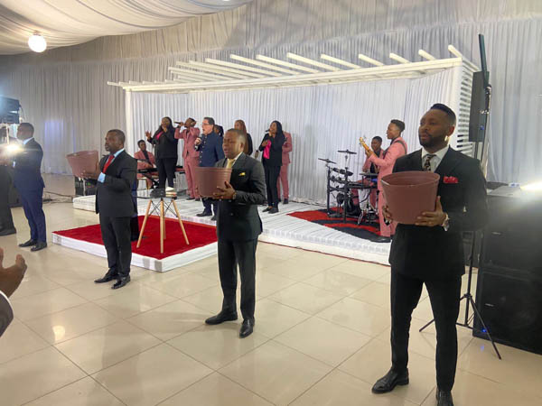 LOUVOR E ADORAÇAO NO TERRENO DA MICHA NO LUBANGO-HUILA